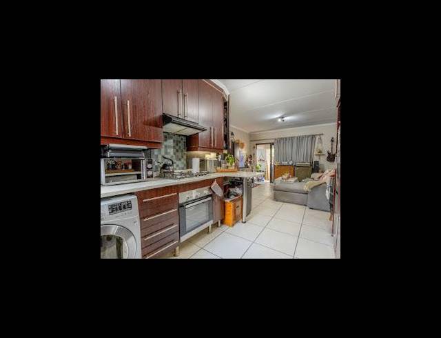 2 BEDROOM TOWNHOUSE FOR SALE IN GREENSTONE HILL